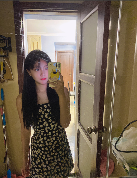 2020.10.21下城妹子看似甜美型，床上舔全身销魂无法自拔